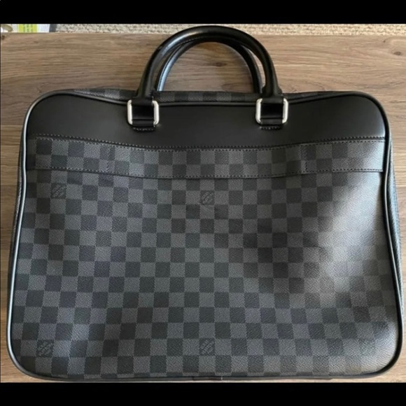 Louis Vuitton Black Overnight Cross Body - Picture 2 of 12